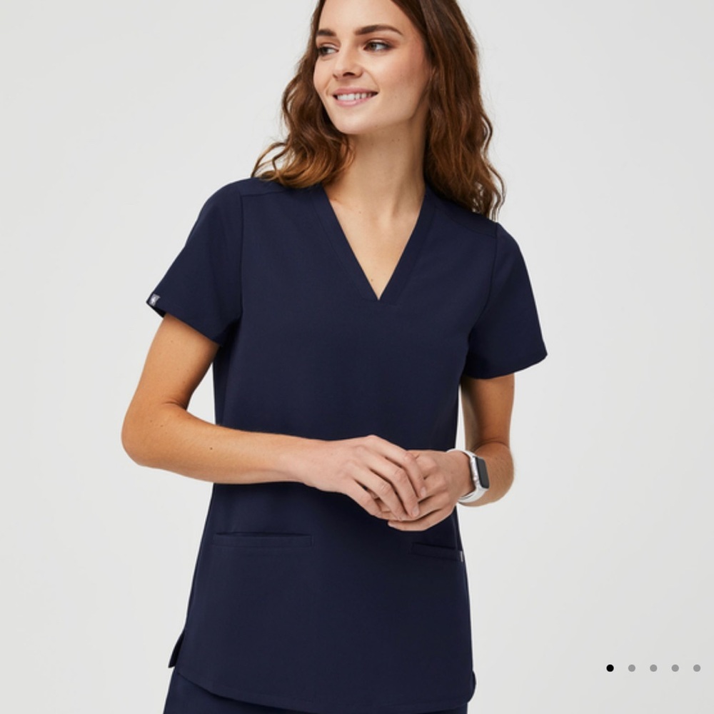 FIGS Casma scrubs top size XL in Navy